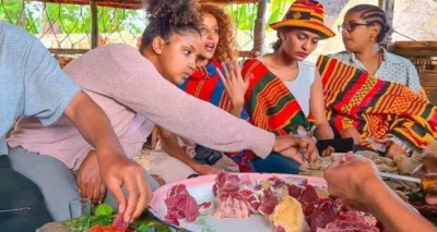 الإثيوبيين و أكل اللحوم النيئة 